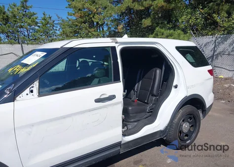 2013 Ford Police Interceptor z USA, uszkodzony, nr VIN 1FM5K8ARXDGC63729